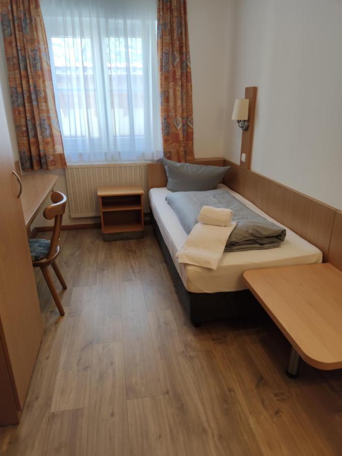 Pension Dorfstrasse 6 Stetten  Kamer foto